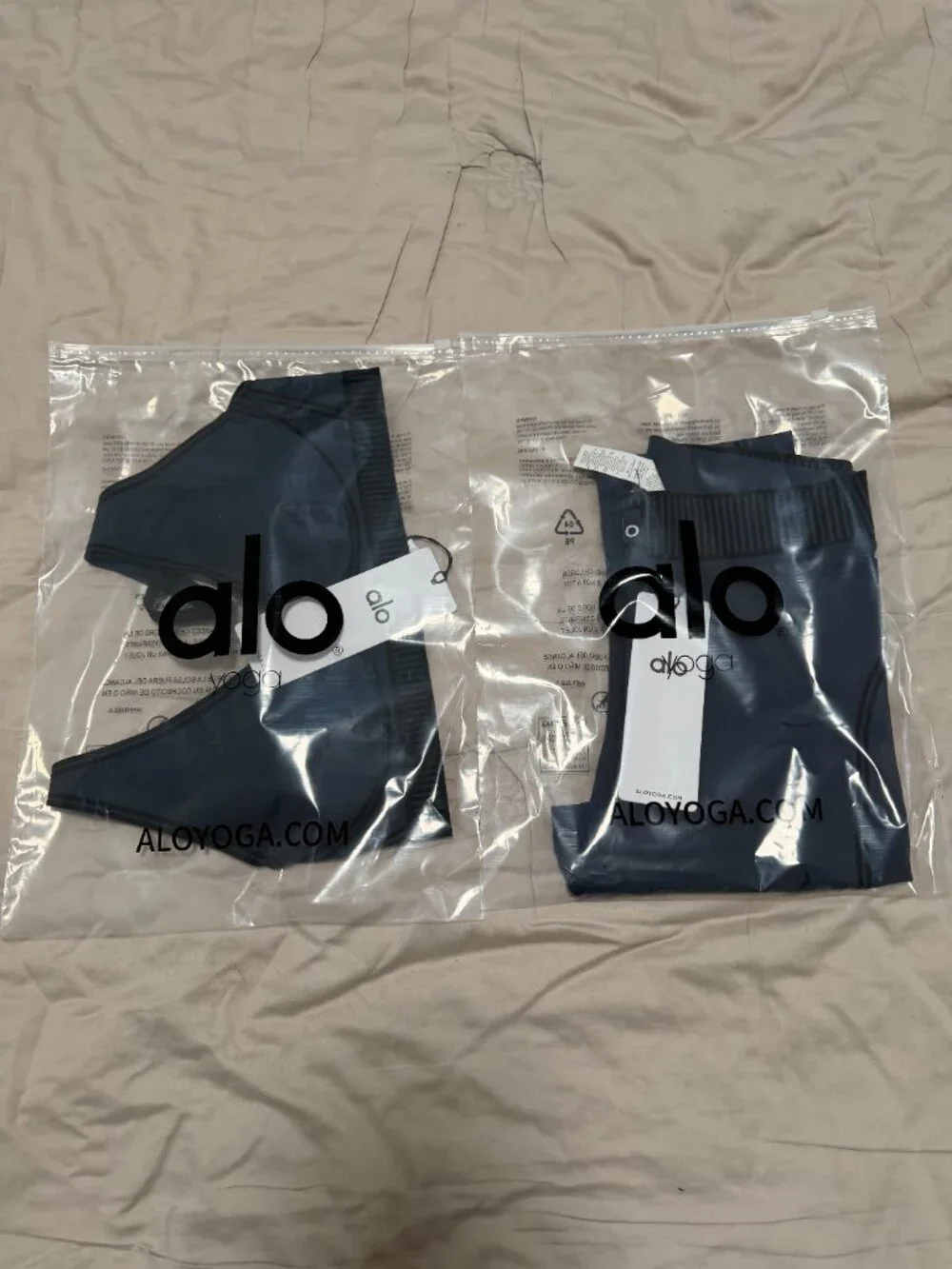 Alo Yoga Airlift Line Up Bra And Airlift High-Waist 7/8 Line Up Legging Set